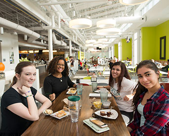 Mason students dine at Ike's Mason students dine at Ike's